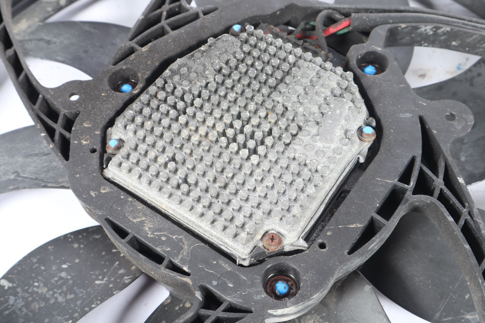 2004-2010 BMW X3 RADIATOR COOLING FAN MOTOR & SHROUD 1A030569-F02 OEM