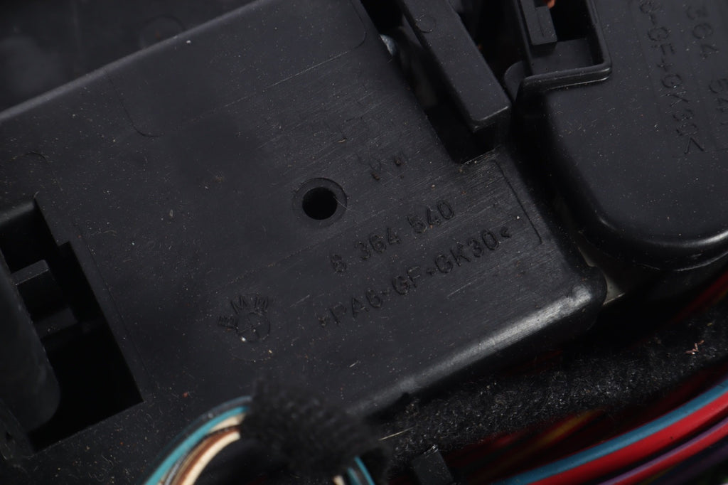2004-2010 BMW X3 ENGINE FUSE RELAY BOX 8364540  OEM