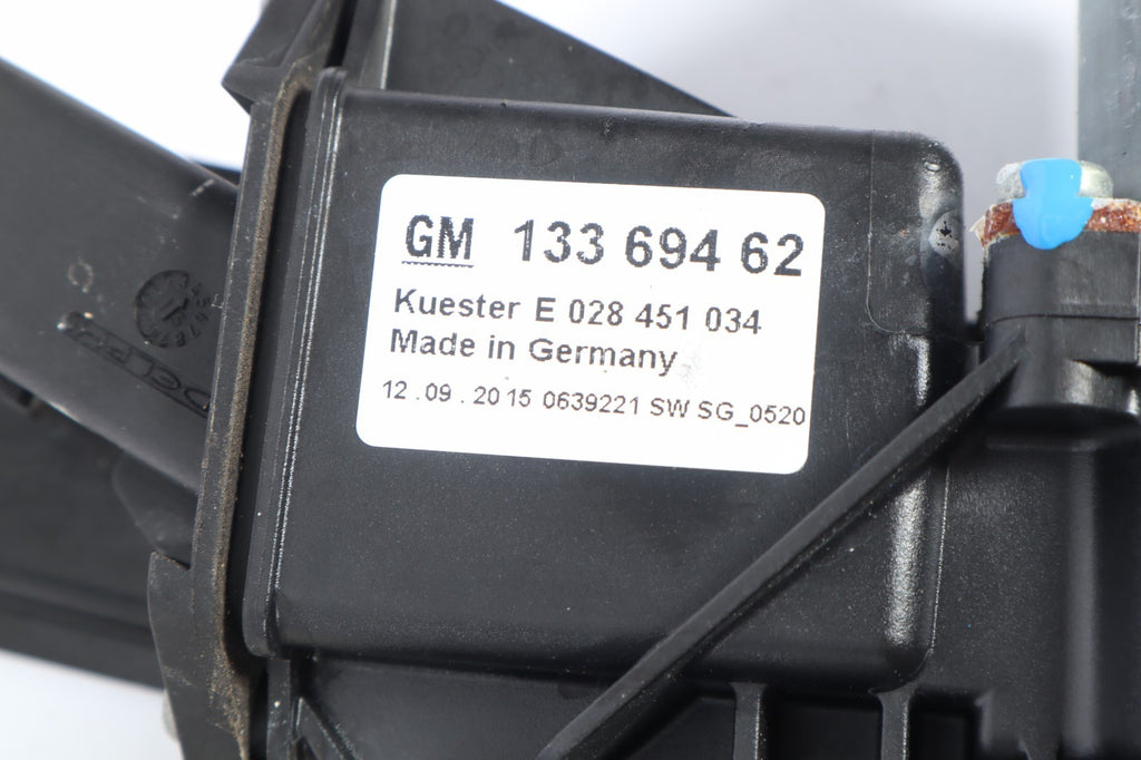 2016-2019 BUICK CASCADA FRONT RIGHT DOOR WINDOW REGULATOR W/ MOTOR OEM 13369462