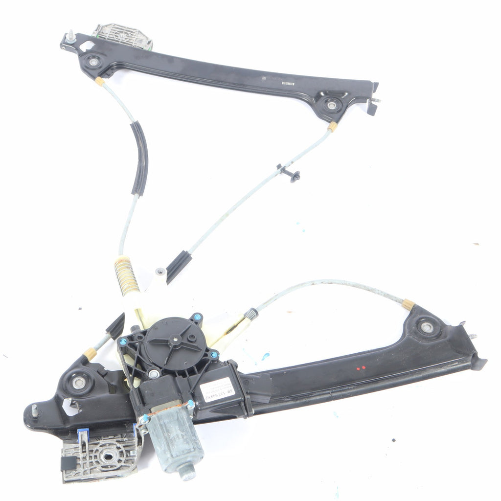 2016-2019 BUICK CASCADA FRONT RIGHT DOOR WINDOW REGULATOR W/ MOTOR OEM 13369462