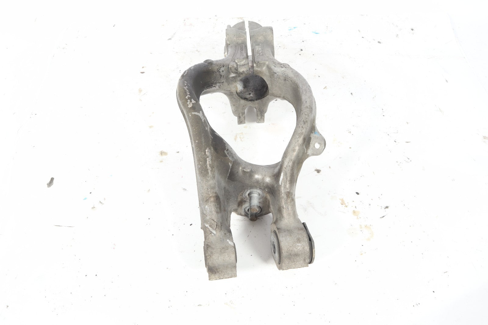 2016-2019 BUICK CASCADA FRONT RIGHT SPINDLE KNUCKLE OEM