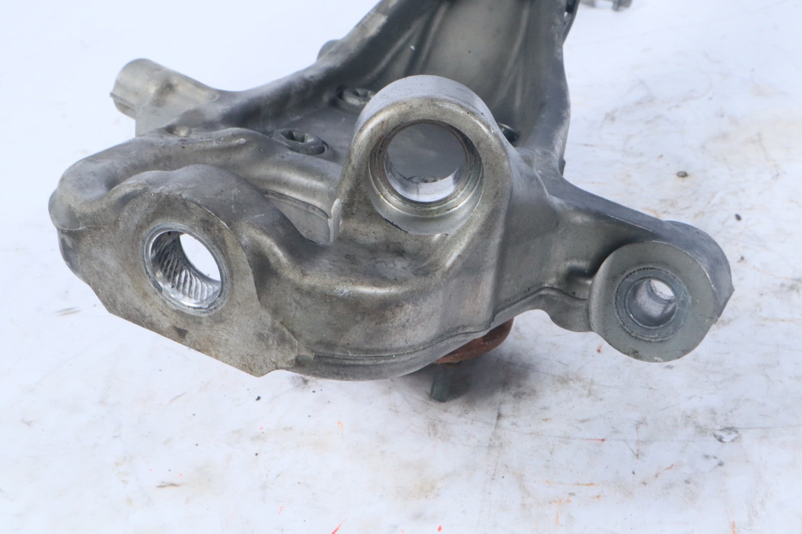 2017-2025 ALFA ROMEO STELVIO AWD FRONT LEFT SPINDLE KNUCKLE HUB OEM