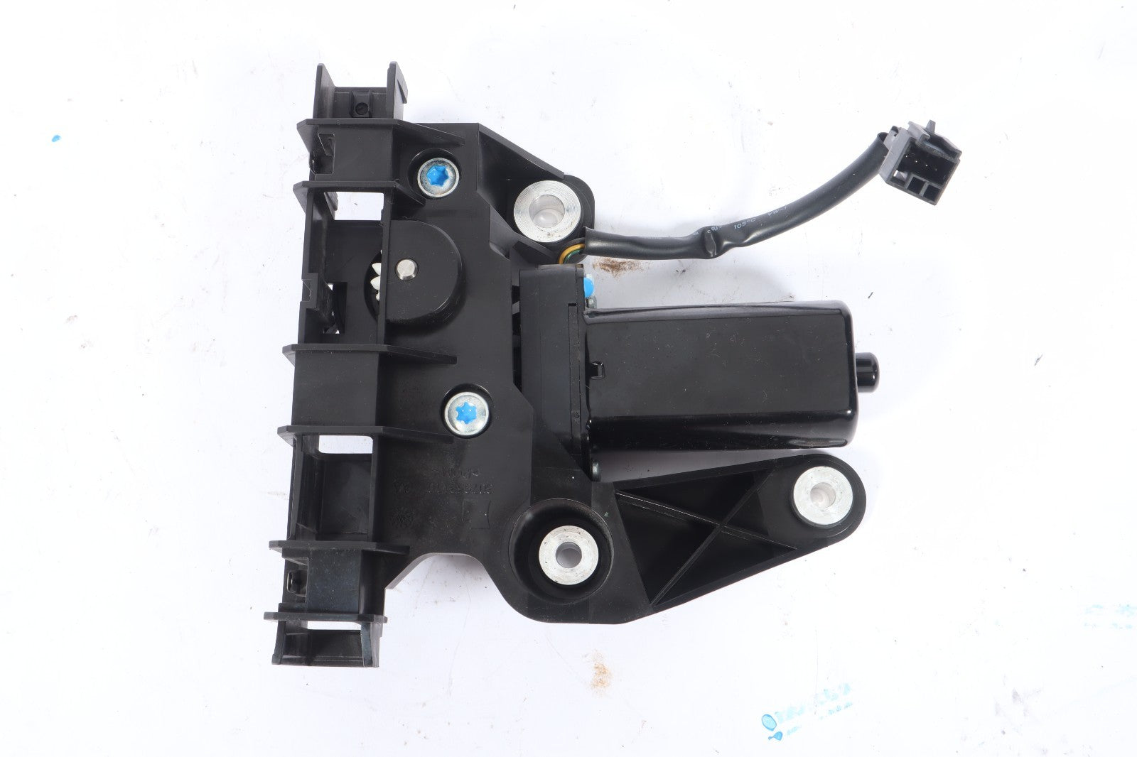 2016-2019 BUICK CASCADA RIGHT SEAT BELT ADJUSTER FEEDER OEM 13371580