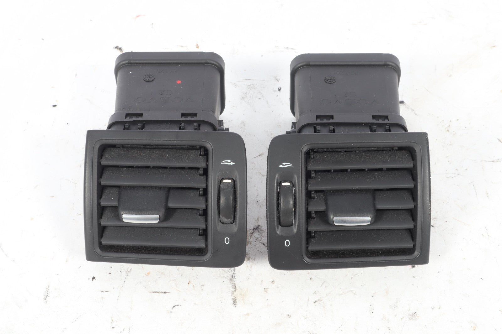2007-2013 VOLVO C30 DASHBOARD AC HEATER AIR VENT GRILLE OEM LEFT  RIGHT PAIR OEM