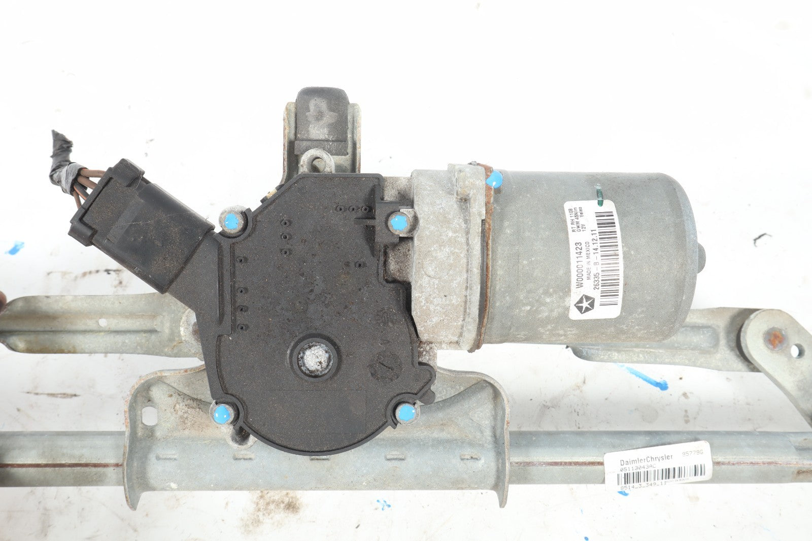 2008 - 2020 DODGE GRAND CARAVAN FRONT WIPER LINKAGE TRANSMISSION OEM 05113043AC
