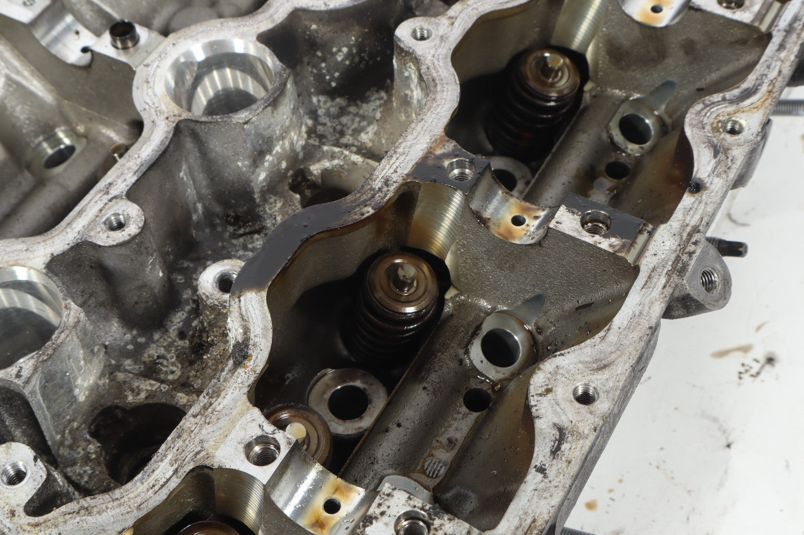 2008-17 BMW F12 650i 750i 550i X6 N63 4.4L V8 ENGINE CYLINDER HEAD LEFT SIDE OEM