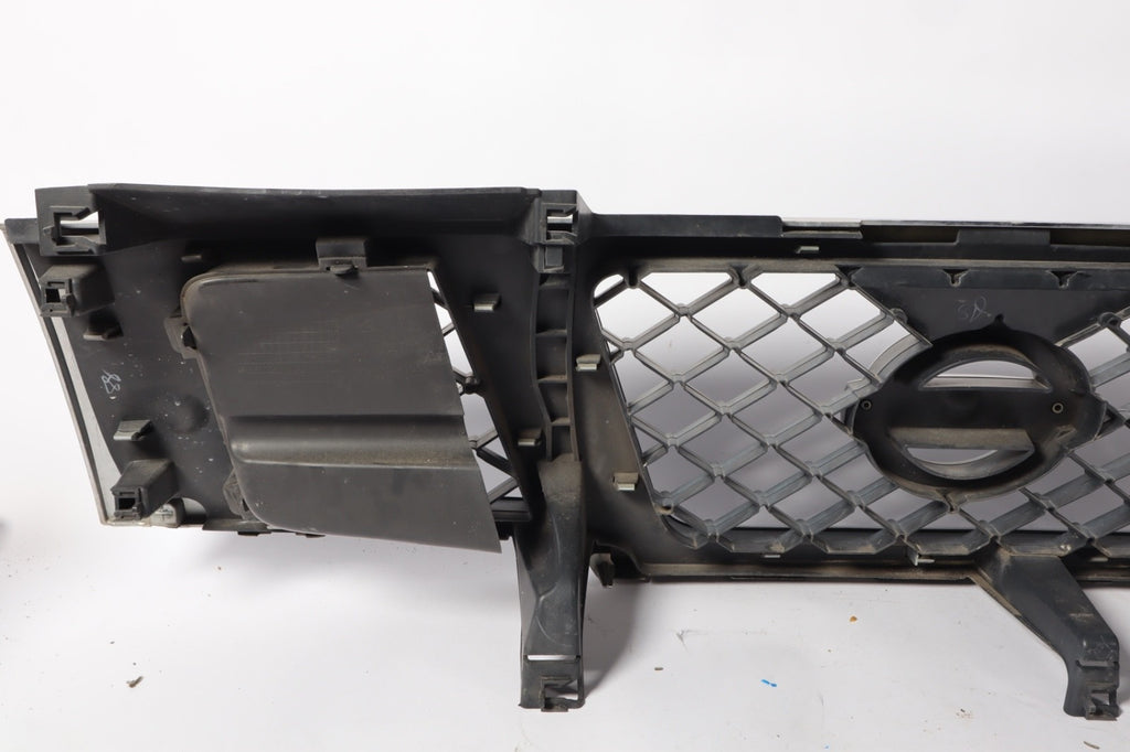 04-07 Nissan Armada Front Bumper Radiator Grille OEM W/Emblem Badge OEM