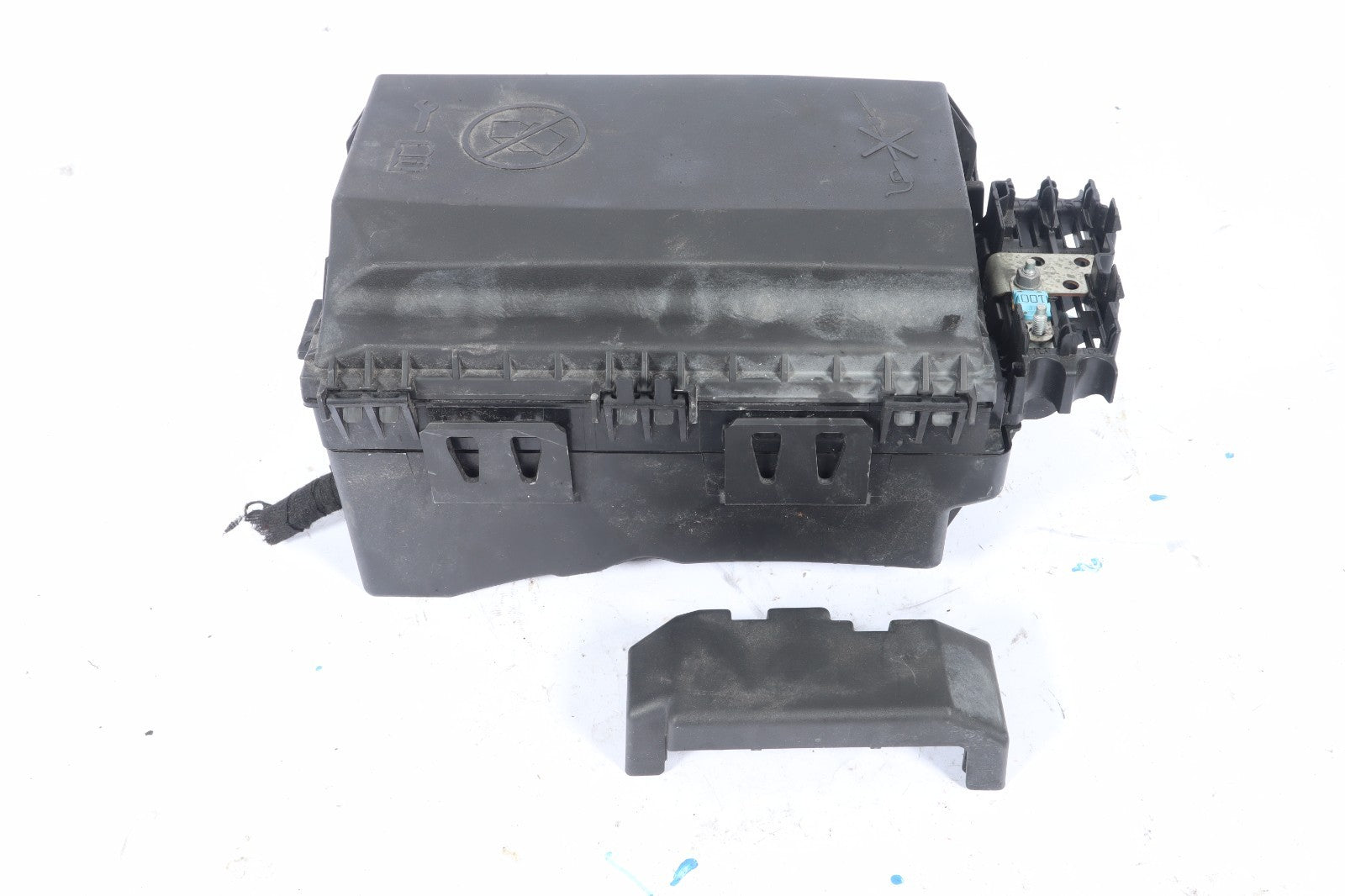 2016-2018 BUICK CASCADA FUSE BOX OEM