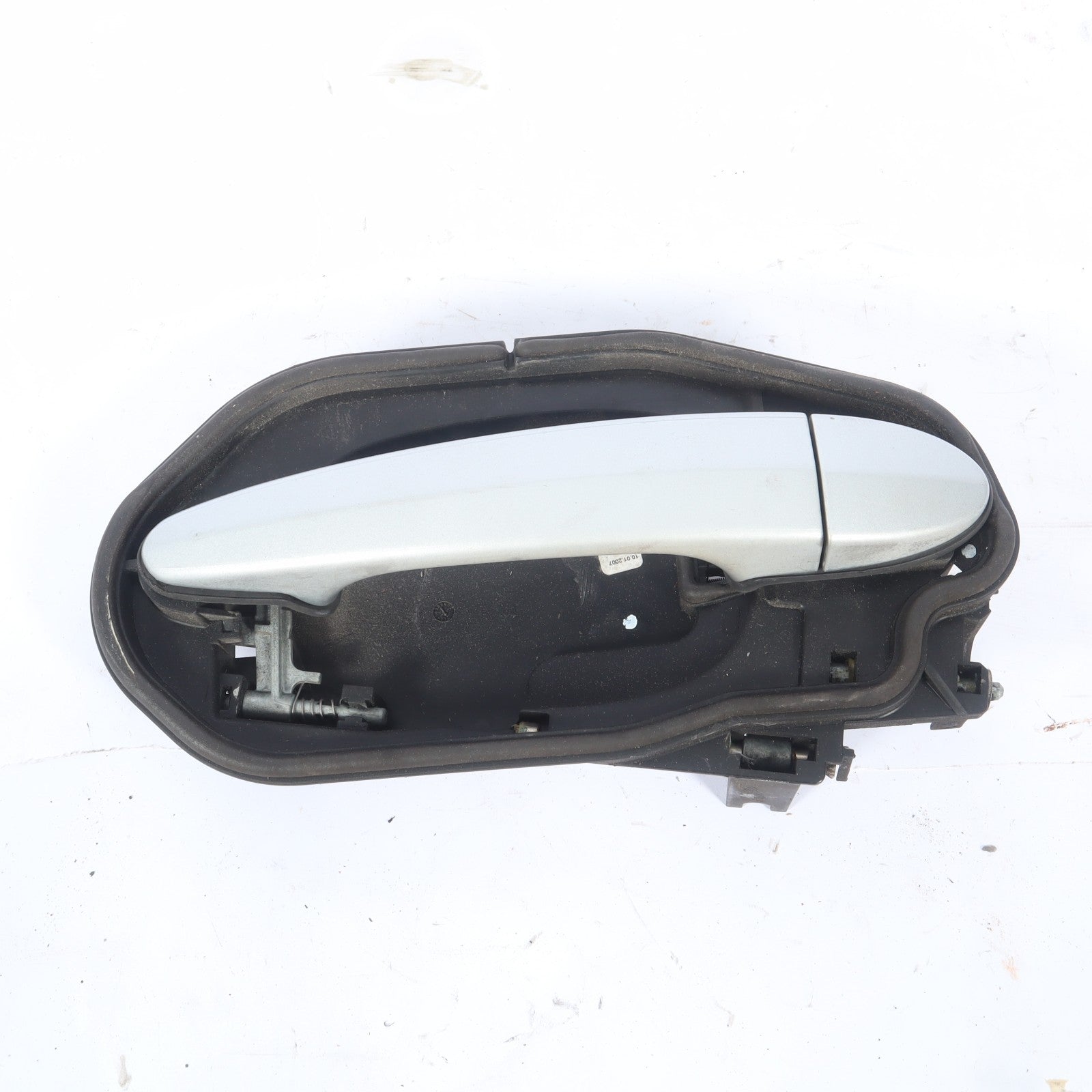 2004-2010 BMW X3 FRONT RIGHT SIDE EXTERIOR DOOR HANDLE BEZEL OEM 7034544