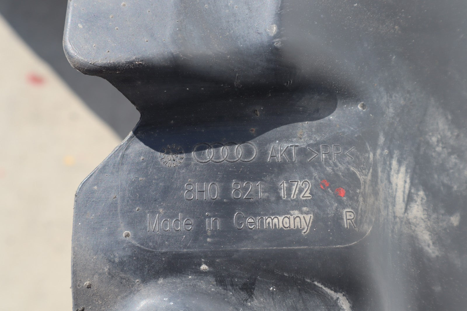 2002-2005 AUDI A4 B6 CONVERTIBLE RIGHT SIDE WHEEL ARCH LINER OEM 8H0821172