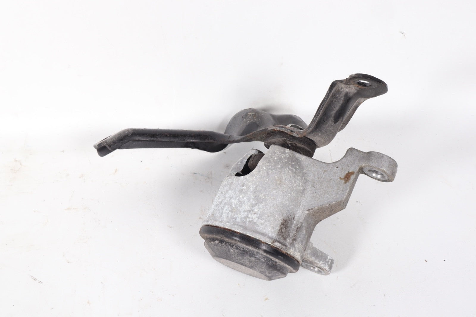 2013 NISSAN LEAF MOTOR MOUNT BRACKET OEM