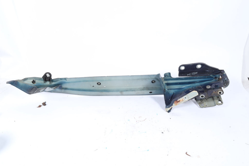 2003-2006 PORCHE CAYENNE RIGHT FENDER BRACKET SUPPORT OEM