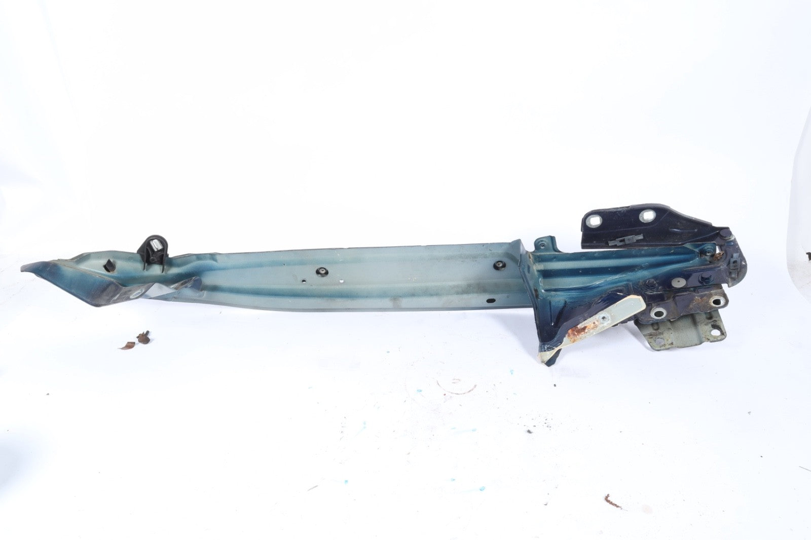 2003-2006 PORCHE CAYENNE RIGHT FENDER BRACKET SUPPORT OEM
