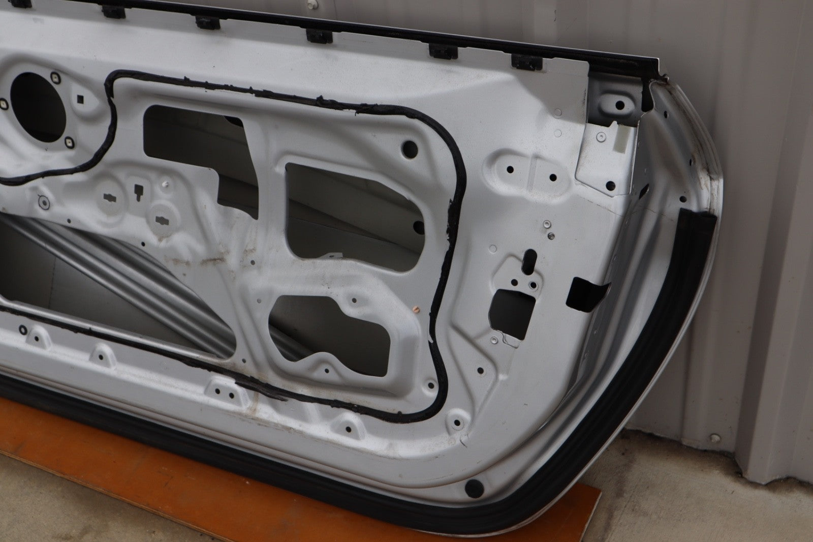 2012-2018 BMW 640i 650i M6 Right Front Door Shell Silver 41517294992 OEM