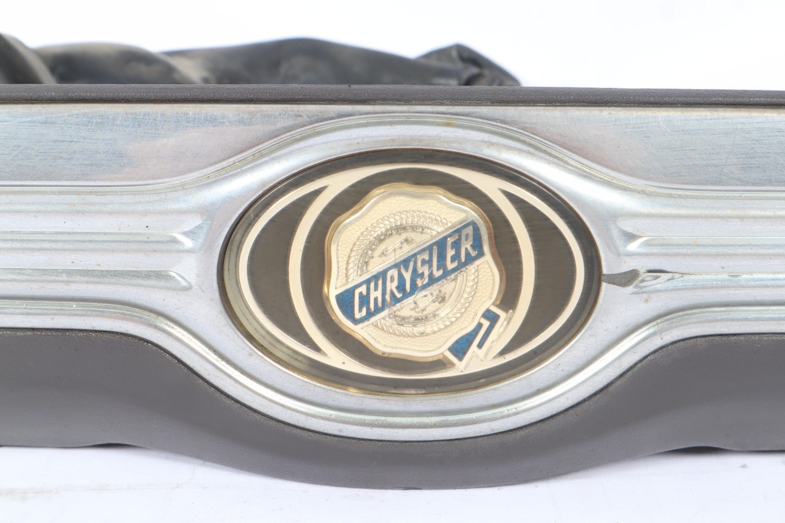 2001-2005 DODGE GRAND CARAVAN REAR LICENSE PLATE LIGHT FILLER MOULDING OEM