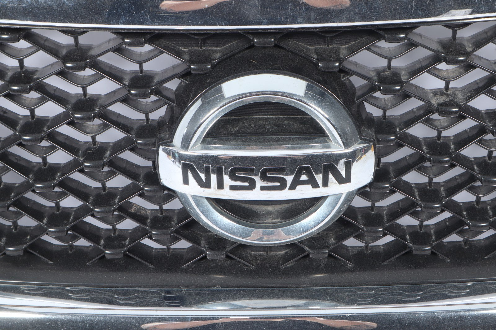 2013-2016 NISSAN PATHFINDER FRONT UPPER CHROME GRILL GRILLE OEM