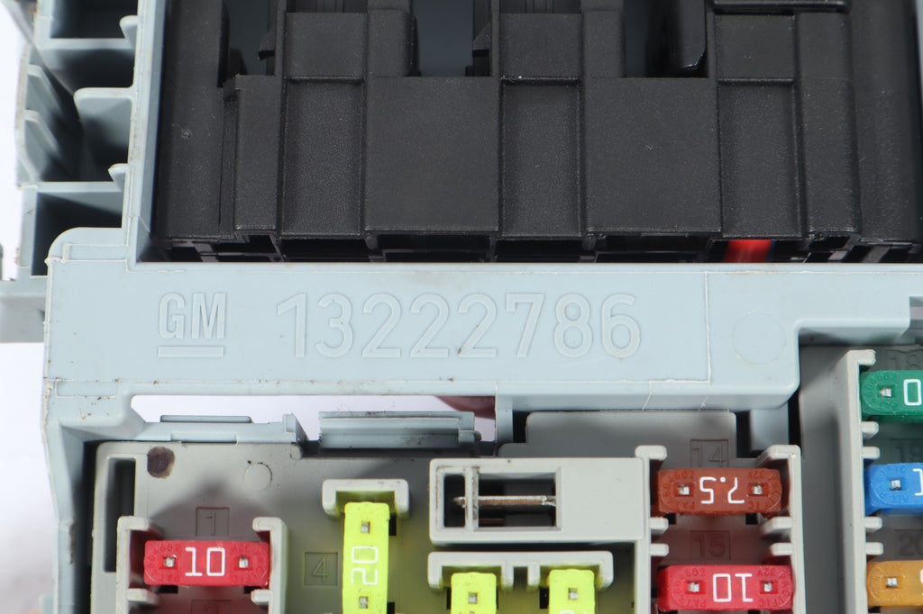 2016-2019 BUICK CASCADA CABIN FUSE BOX OEM 13222786