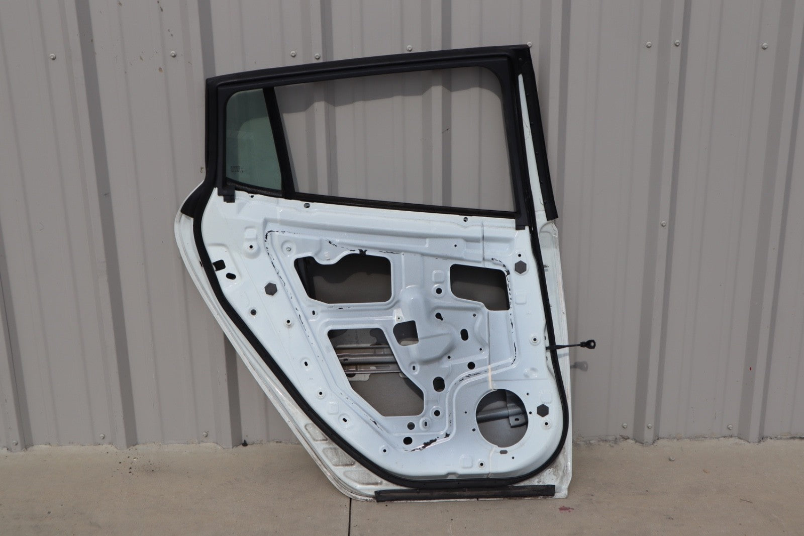 2013-2024 NISSAN LEAF FREAR DOOR PASSENGER SIDE LEFT  ONLY PICK UP!!!