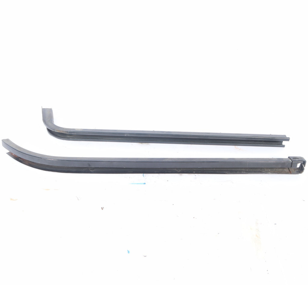 2011-2017 DODGE GRAND CARAVAN RIGHT SIDE SLIDING DOOR RAIL OEM