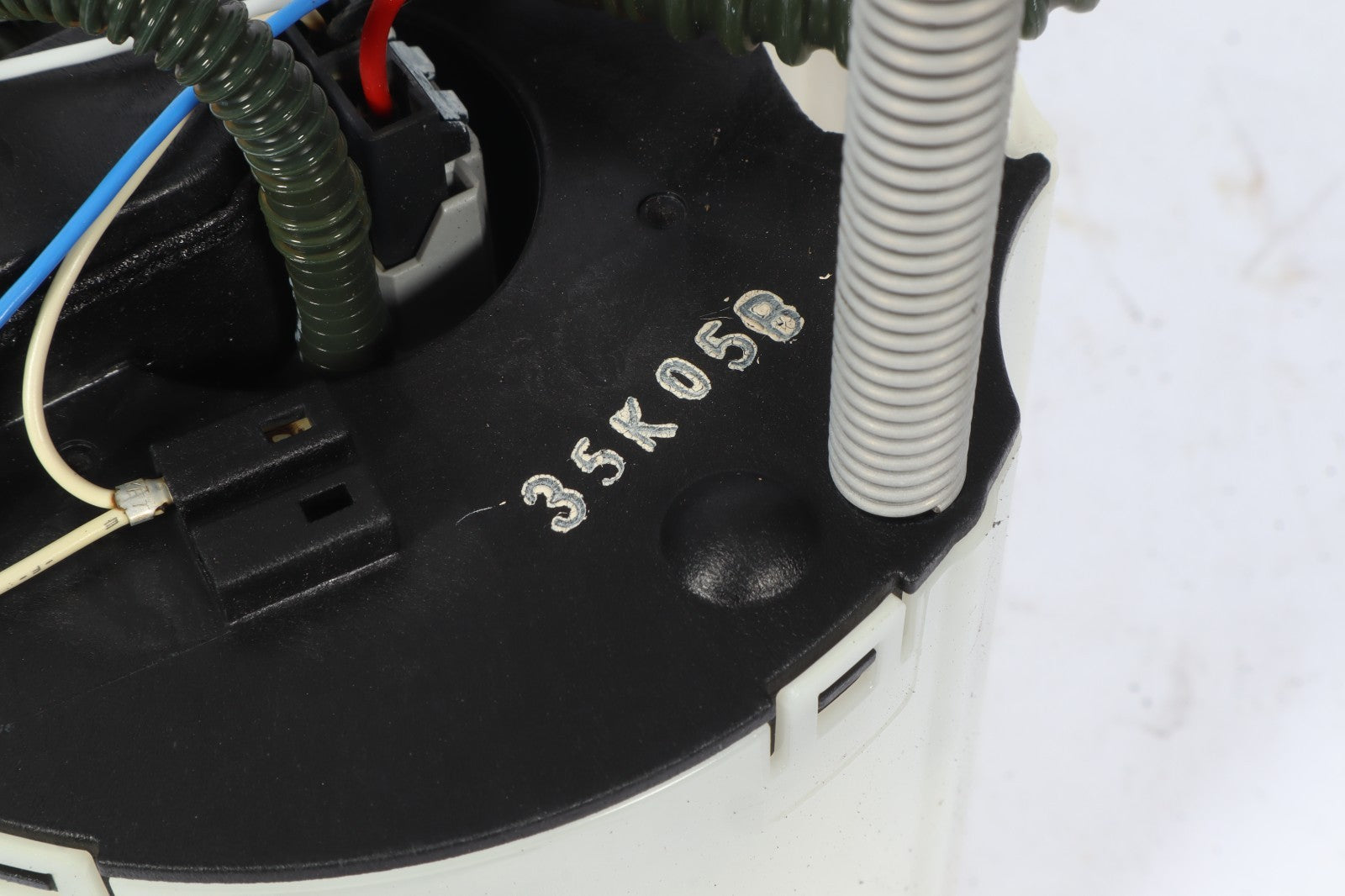 2016-2019 BUICK CASCADA FUEL PUMP ASSEMBLY GAS TANK MODULE OEM 1357-9097-006