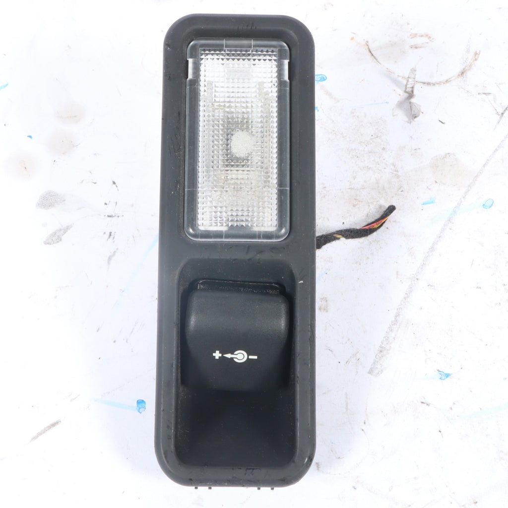 2003-2009 Range Rover HSE Rear Right Trunk Light Lamp Socket OEM 7027276