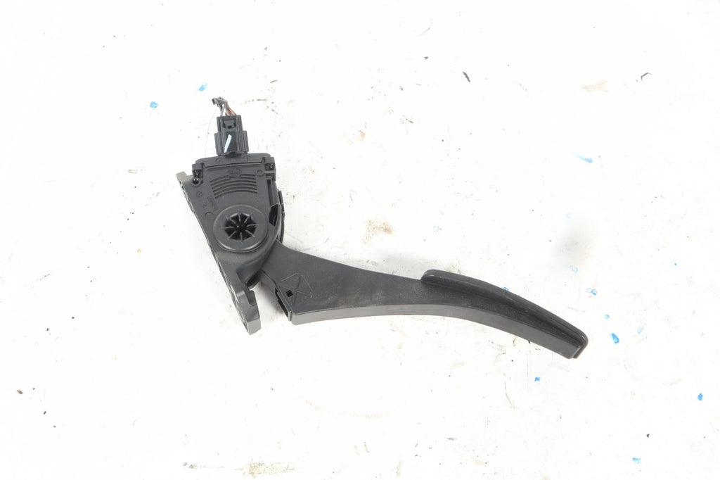 2008-2016 CHRYSLER TOWN COUNTRY CARAVAN GAS ACCELERATOR PEDAL OEM 05281225AA