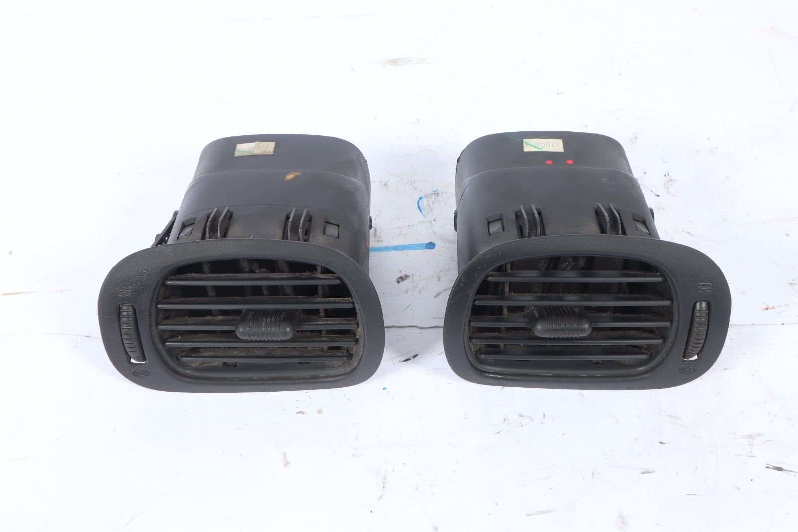 2004 -2007 DODGE CARAVAN CHRYSLER TOWN COUNTRY AIR VENT RIGHT LEFT SIDE DASH OEM