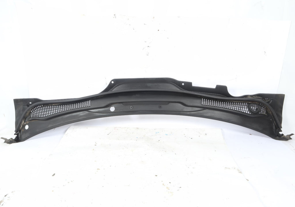 2006 - 2013 VOLVO C70 FRONT WINDSHIELD COWL COVER GRILLE PANEL TRIM OEM