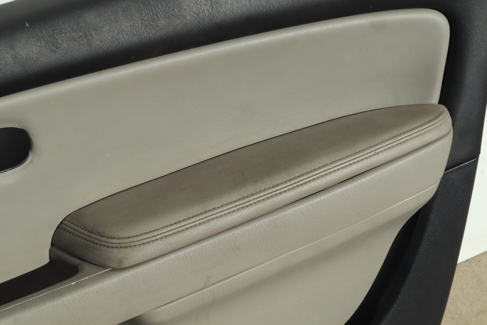 2010-2012 MAZDA CX-9 FRONT DOOR TRIM PANEL DRIVER SIDE RIGHT OEM