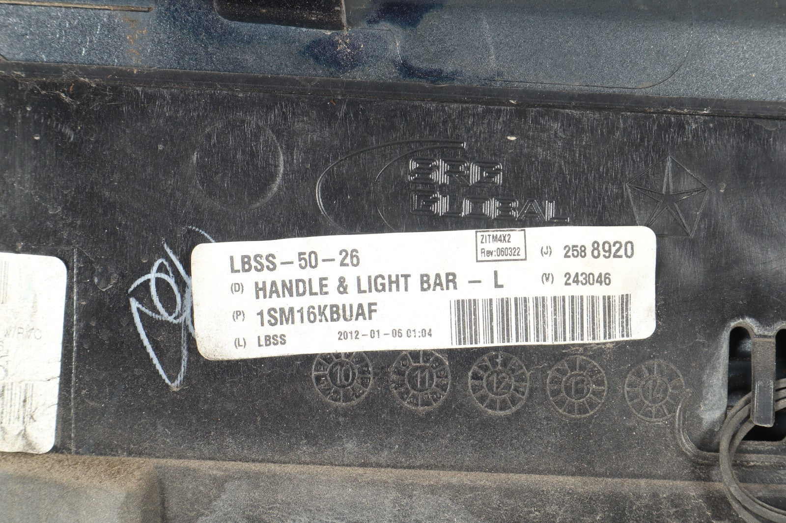 2011-18 DODGE GRAND CARAVAN BLACK REAR TAIL GATE TRIM MOLDING PANEL OEM 2588920