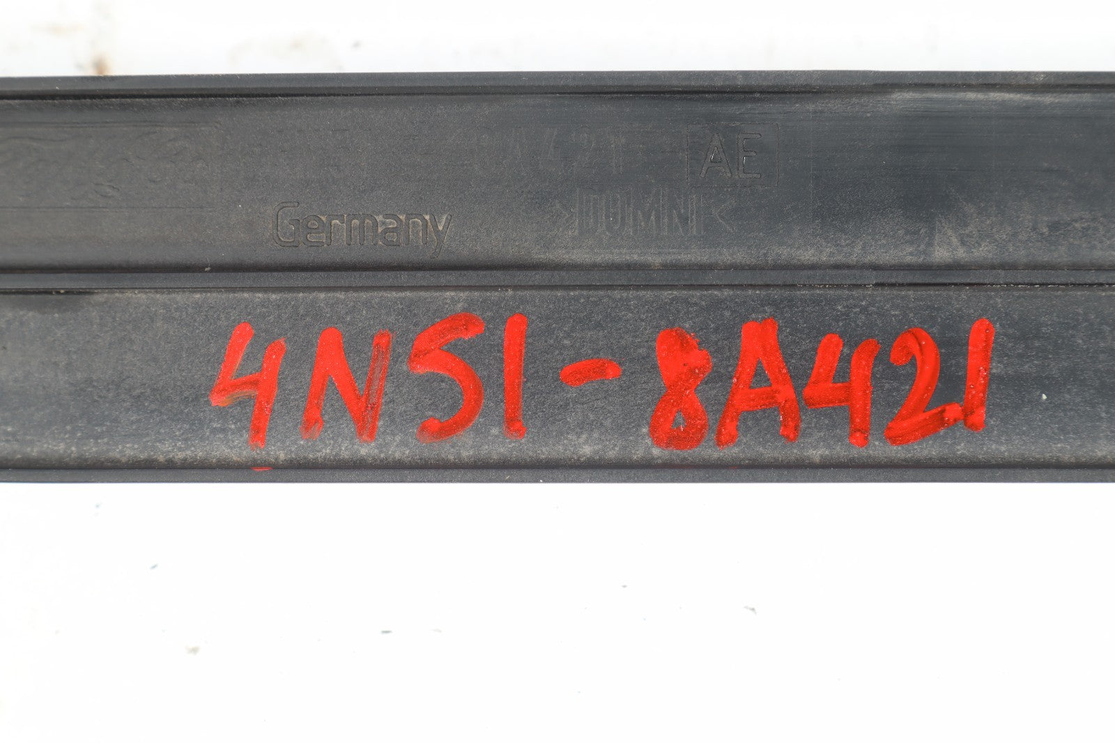 2008-2013 VOLVO C70 RADIATOR  FRAME BRACKET 4N51-8A421 OEM