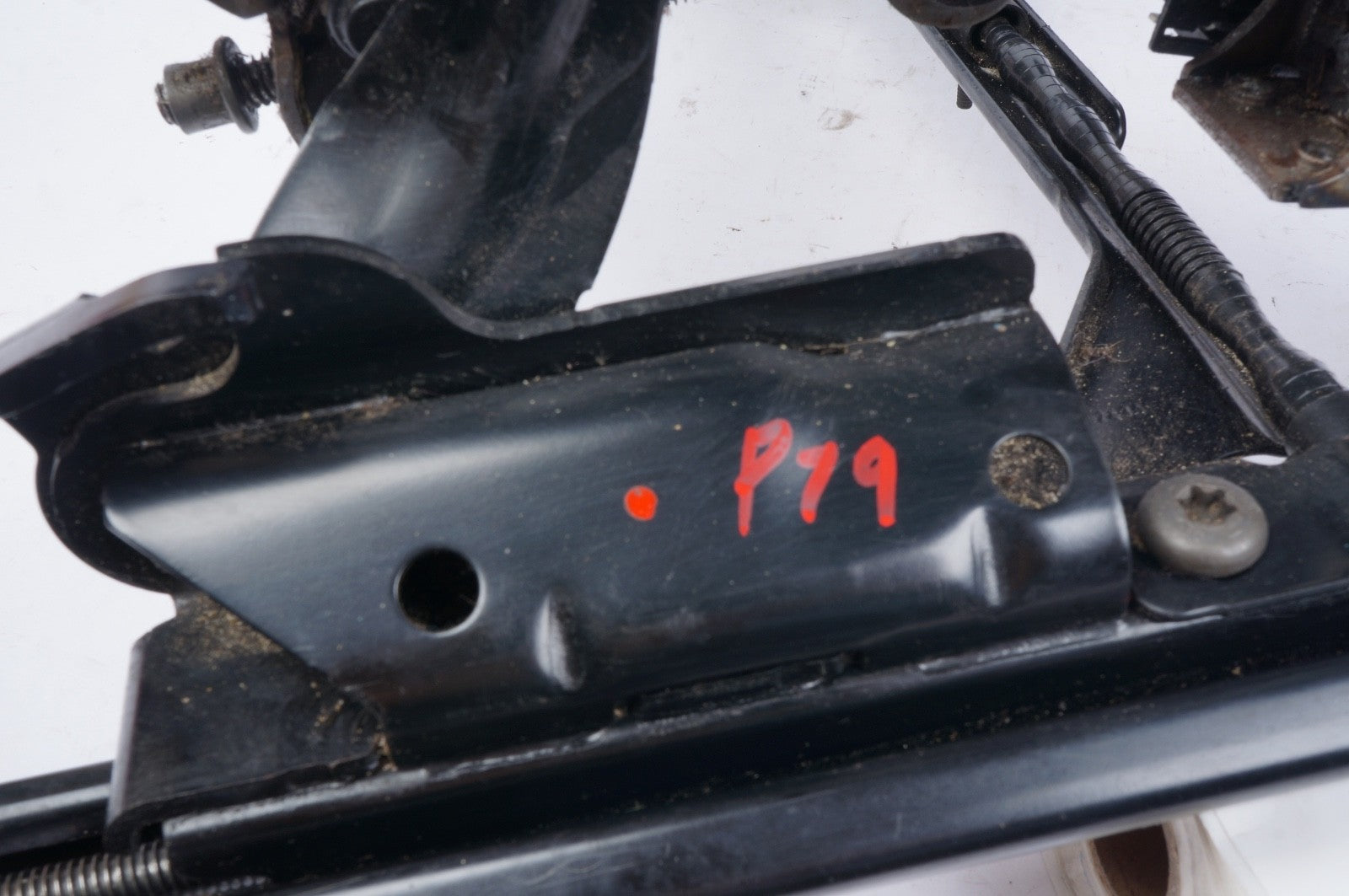 2012 - 2018 AUDI A6 A7 FRONT LEFT SIDE LOWER POWER SEAT TRACK FRAME W/ MOTOR OEM
