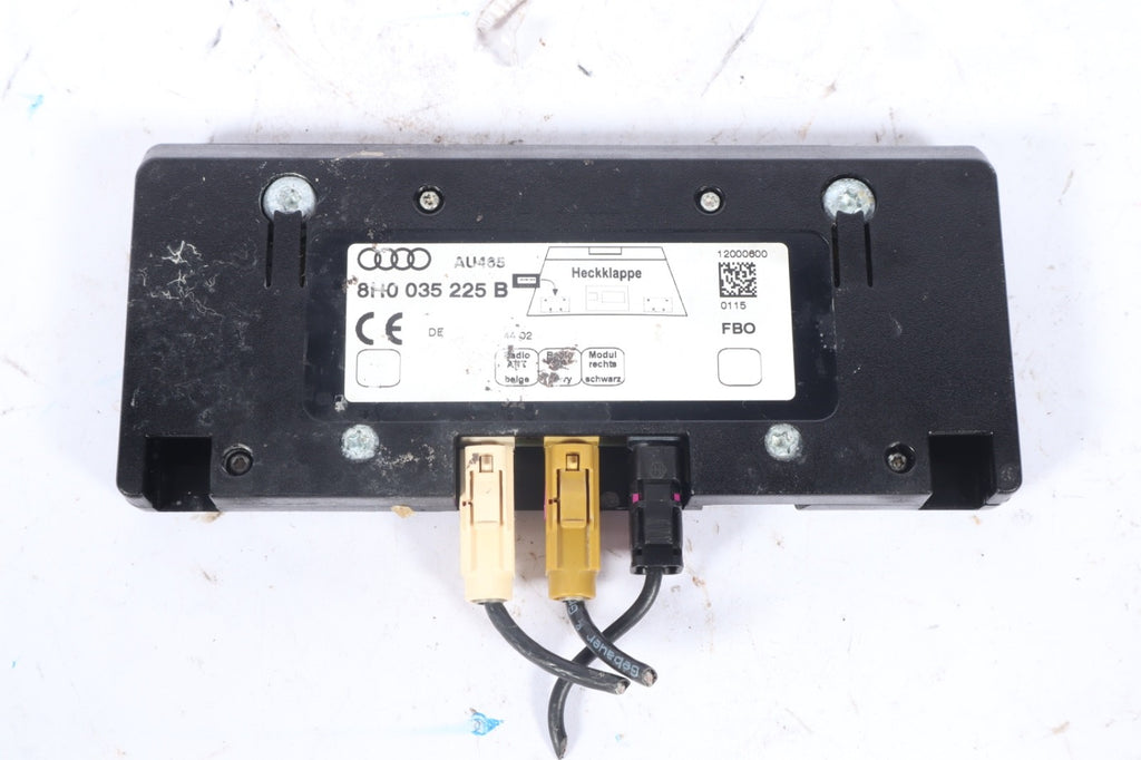 2003-2009 AUDI A4 Convertible Rear Receiver Antenna amplifier 8H0035225B