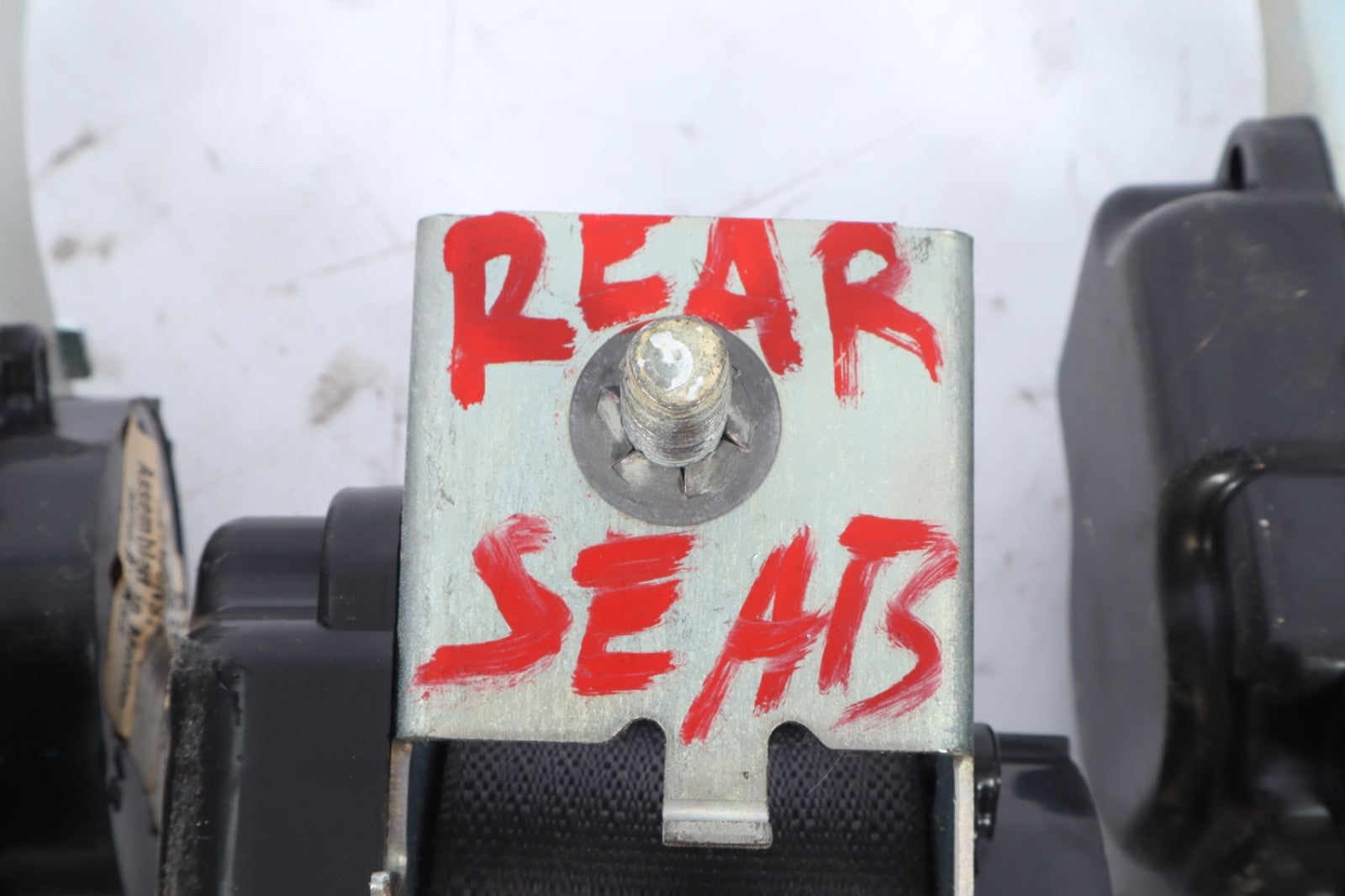 2010-2016 FORD TAURUS REAR LEFT AND RIGHT CENTER OEM