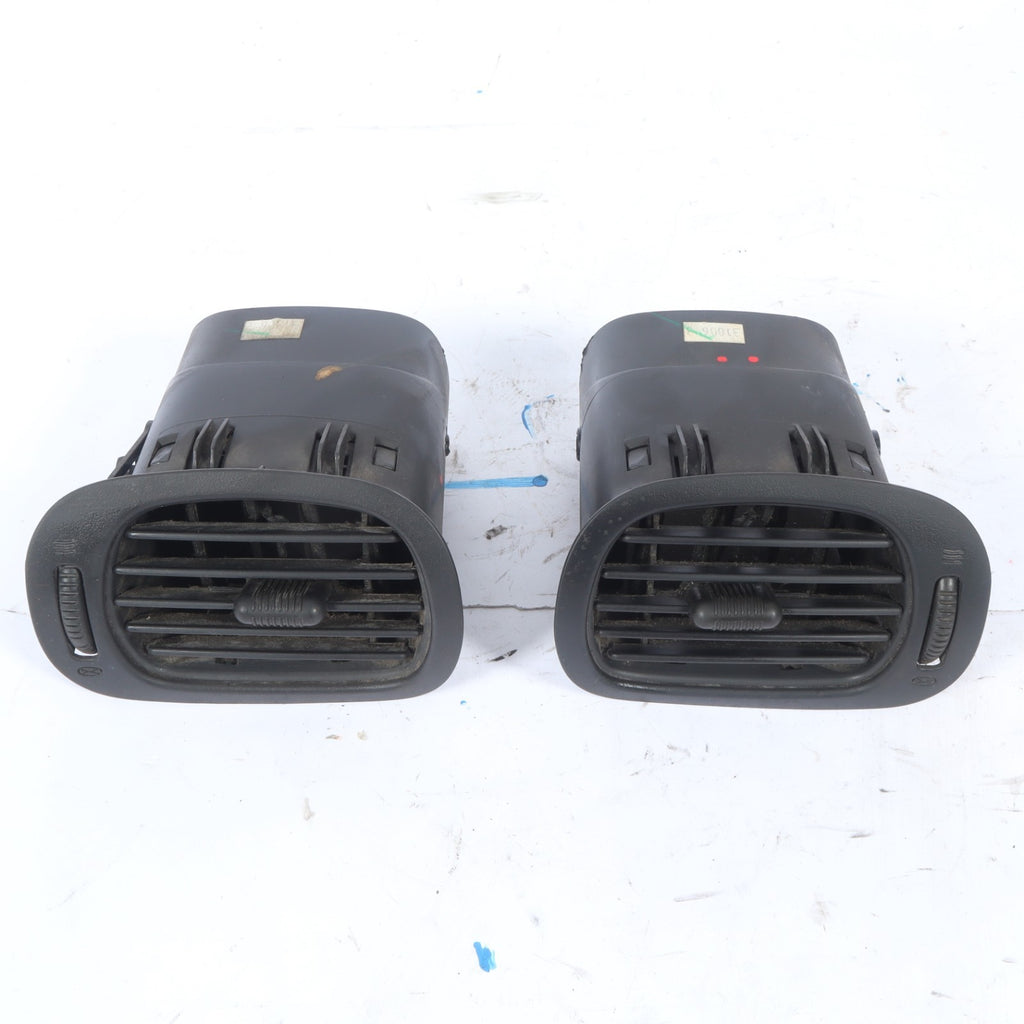 2004 -2007 DODGE CARAVAN CHRYSLER TOWN COUNTRY AIR VENT RIGHT LEFT SIDE DASH OEM