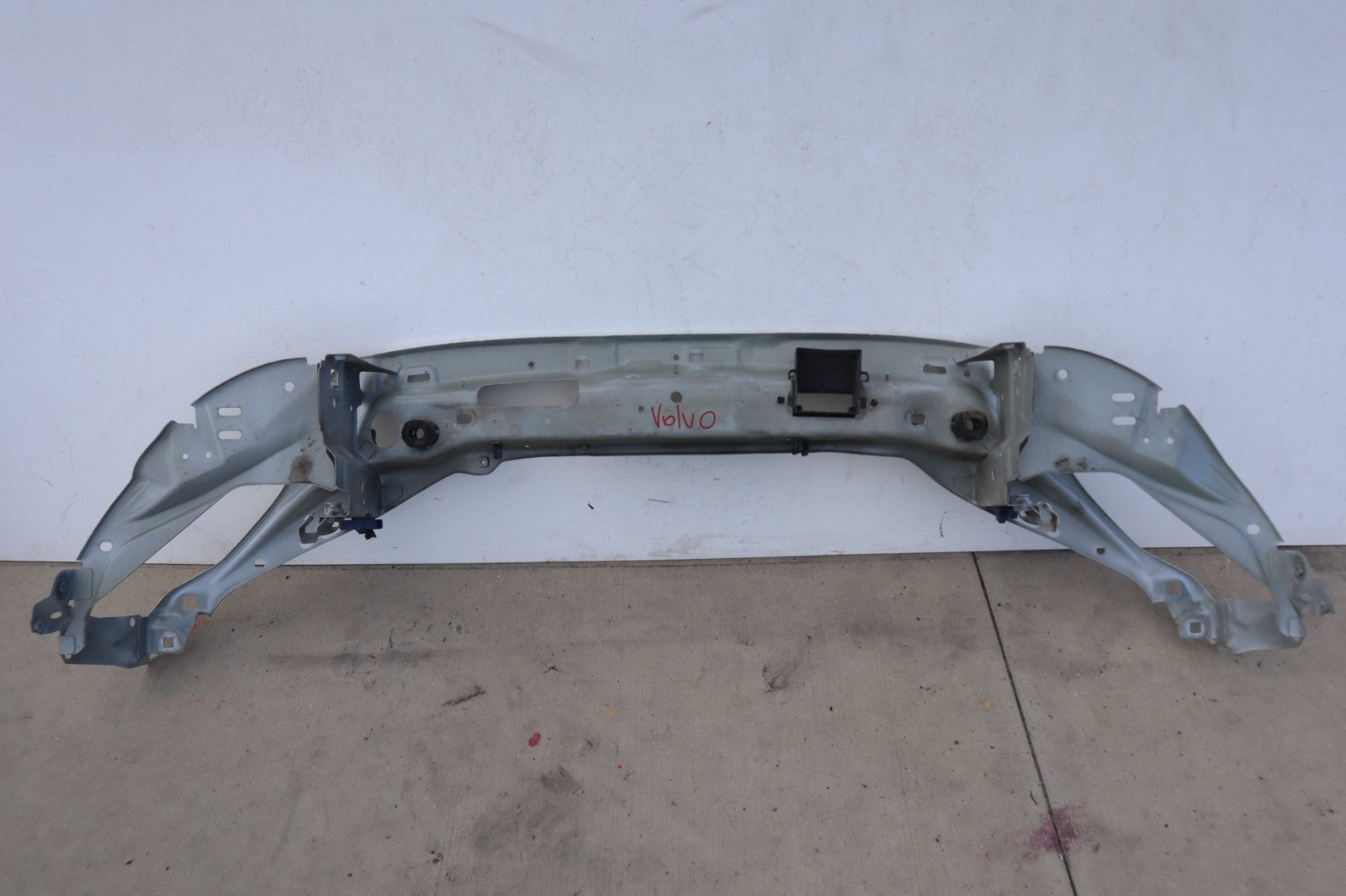 2006-2013 VOLVO C70 T5 RADIATOR SUPPORT BRACKET UPPER OEM