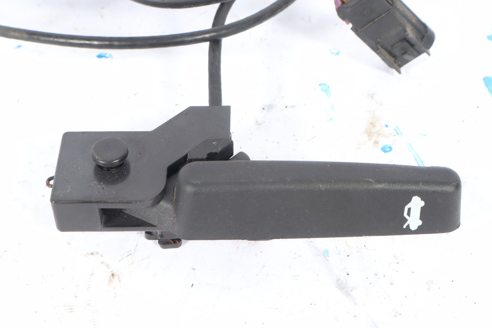 2016–2019 BUICK CASCADA HOOD LATCH ASSEMBLY W/ RELEASE CABLE OEM 13367151