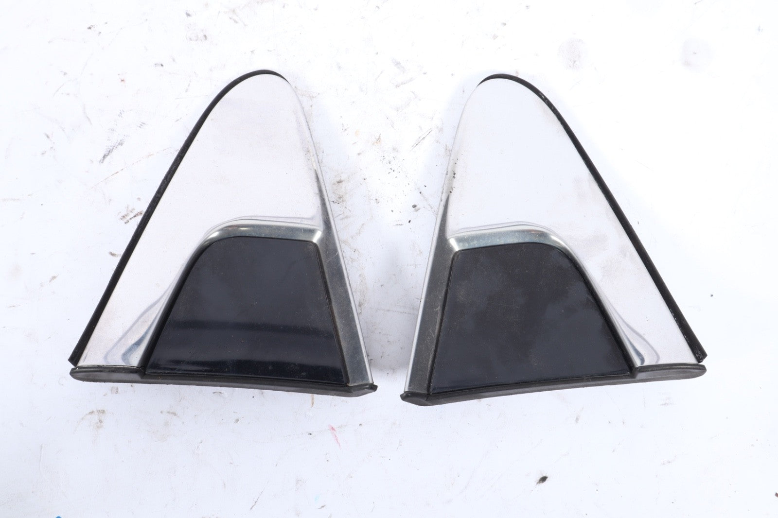 2010-2015 FORD TAURUS LEFT SIDE REAR MOLDING TRIM OEM AG135428167AE