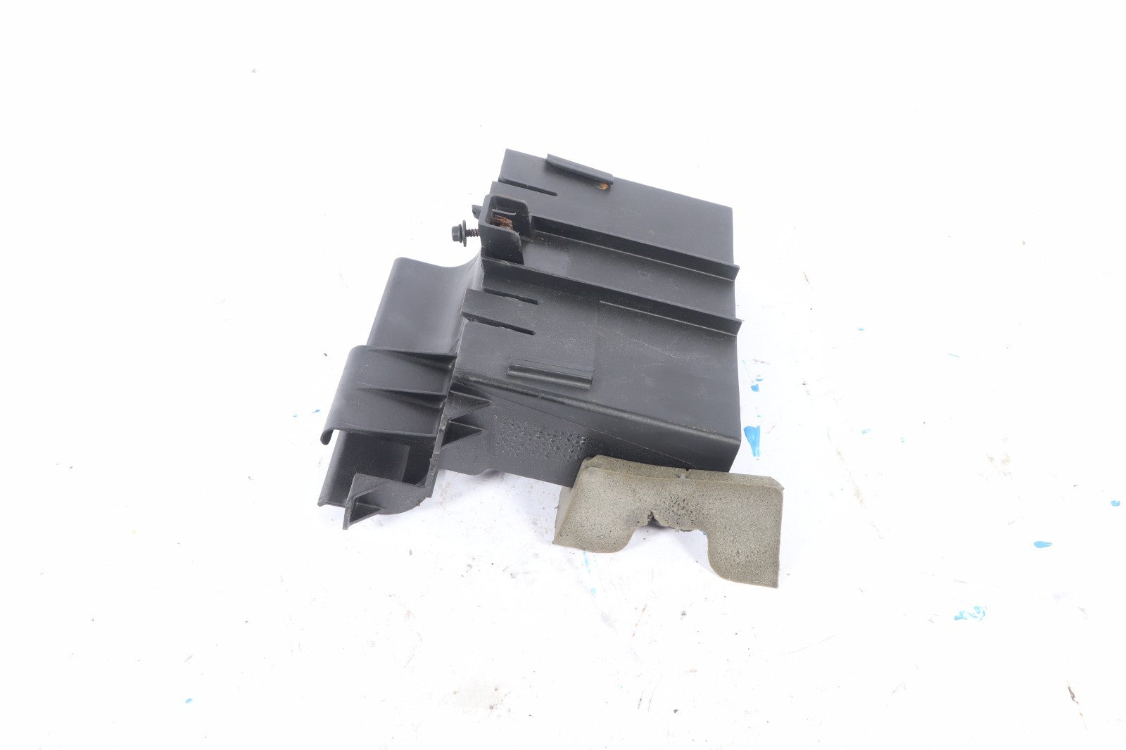 2016-2019 BUICK CASCADA BODY CONTROL MODULE BRACKET 13265750 OEM