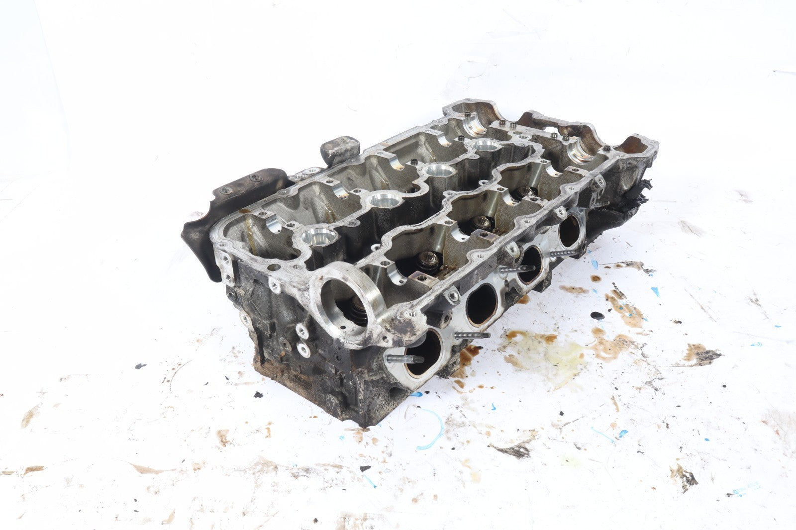 08-17 BMW F12 650i 750i 550i X6 N63 4.4L V8 ENGINE CYLINDER HEAD RIGHT SIDE OEM