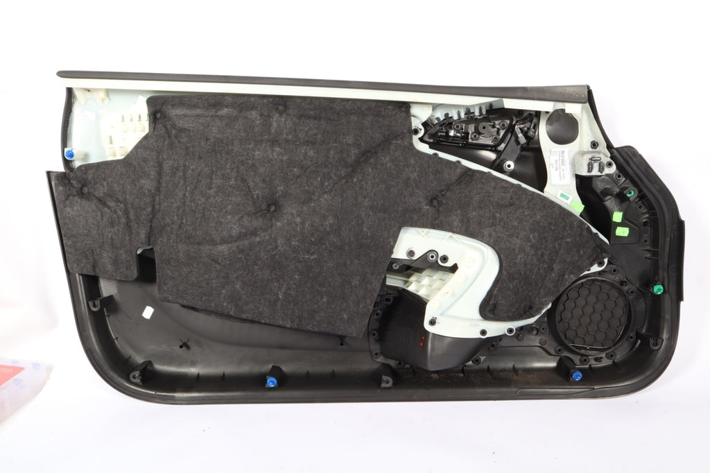 2016-2019 BUICK CASCADA Passenger RH Interior Door Panel Trim 39014325 OEM