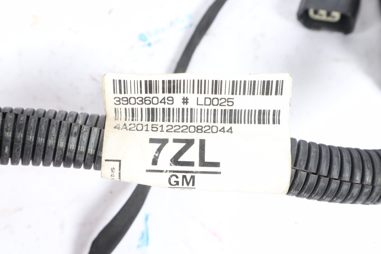 2016-2019 BUICK CASCADA FRONT BUMPER WIRING HARNESS PARKING HAS DAMAGE 39036049