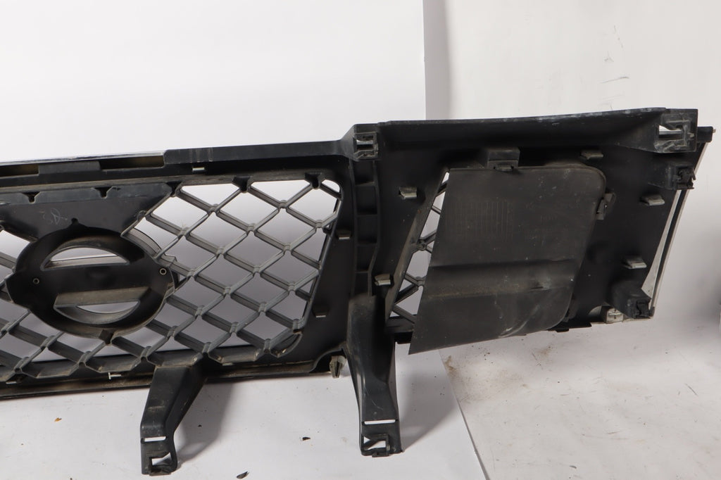 04-07 Nissan Armada Front Bumper Radiator Grille OEM W/Emblem Badge OEM