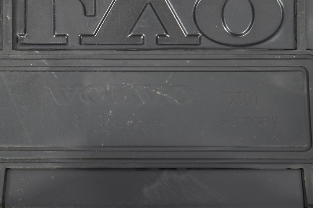 2011-2012 VOLVO C70 ENGINE COVER OEM