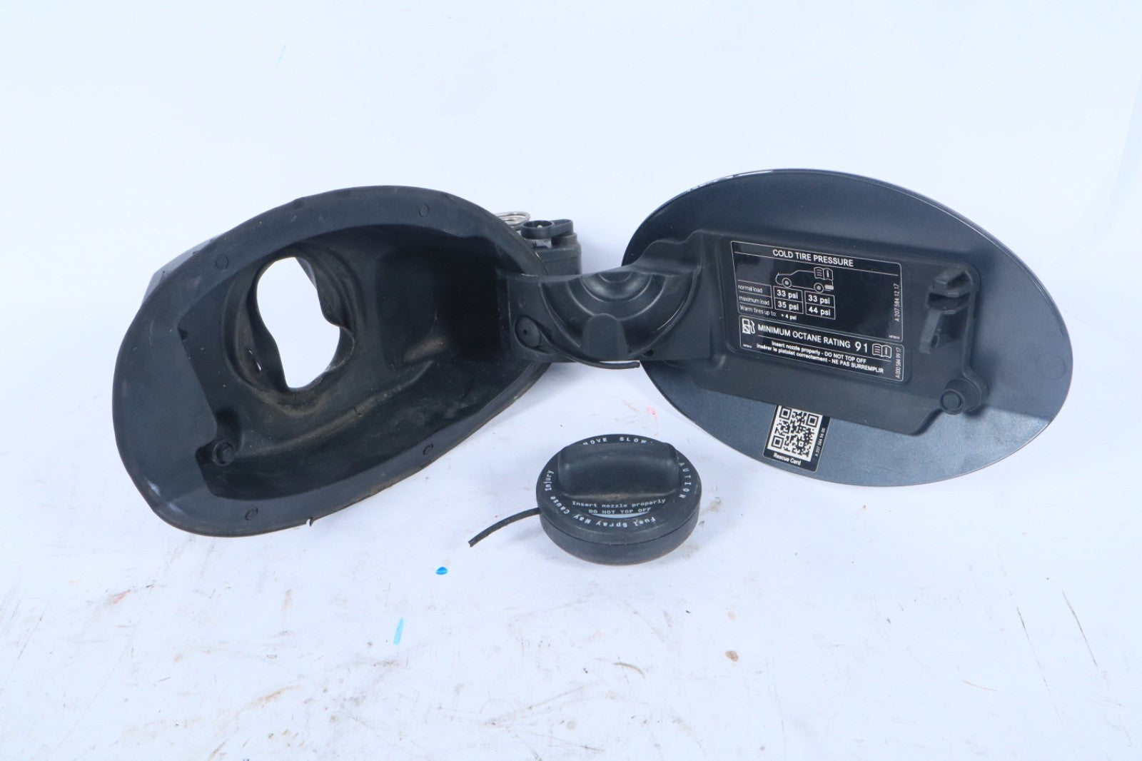 2010 - 2017 MERCEDES-BENZ E350 COUPE CONVERTIBLE FUEL GAS TANK LID COVER OEM