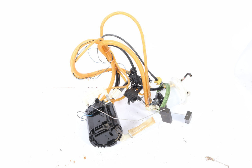 2010 - 2016 LAND ROVER RANGE ROVER FUEL PUMP ASSEMBLY OEM