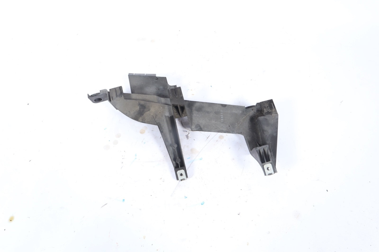 2004-2006 BMW X3 E83 RIGHT RH PASSENGER HEADLIGHT LAMP MOUNT BRACKET OEM