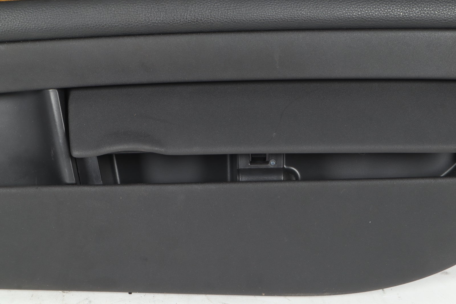 2011-2013 VOLVO C70 FRONT RIGHT PASSENGER SIDE INTERIOR DOOR TRIM PANEL OEM