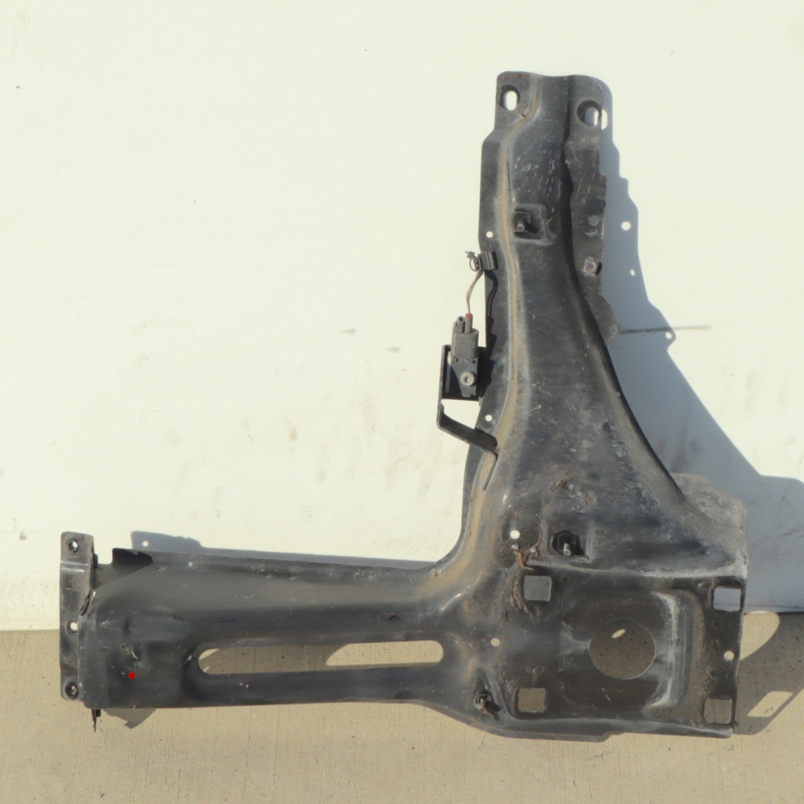 2007-2012 LAND ROVER RANGE ROVER RADIATOR LEFT SIDE SUPPORT CORE BRACKET OEM