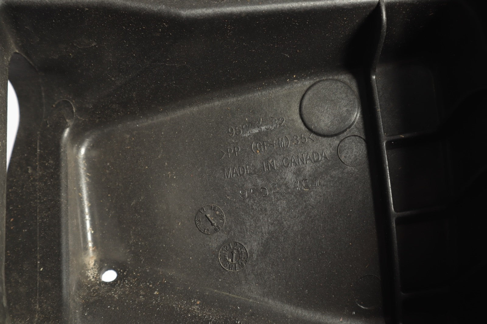 2011 - 2020 Dodge Charger 5.7L Air Cleaner Intake Filter Box Assembly OEM